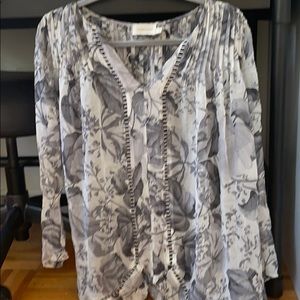 A super cute Zimmerman gray and white blouse!!